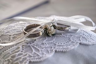 Esküvői eljegyzési gyűrű