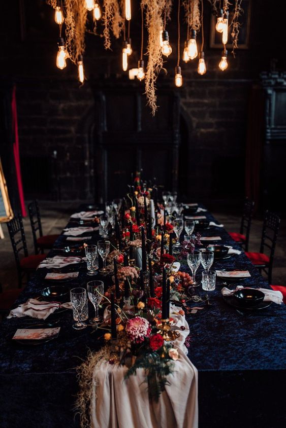 Esküvői dekoráció sötét színű asztali dísz