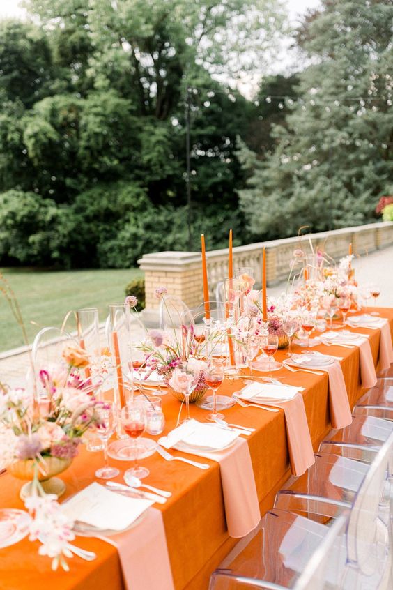 Esküvői színek papaja narancs asztal dekoráció