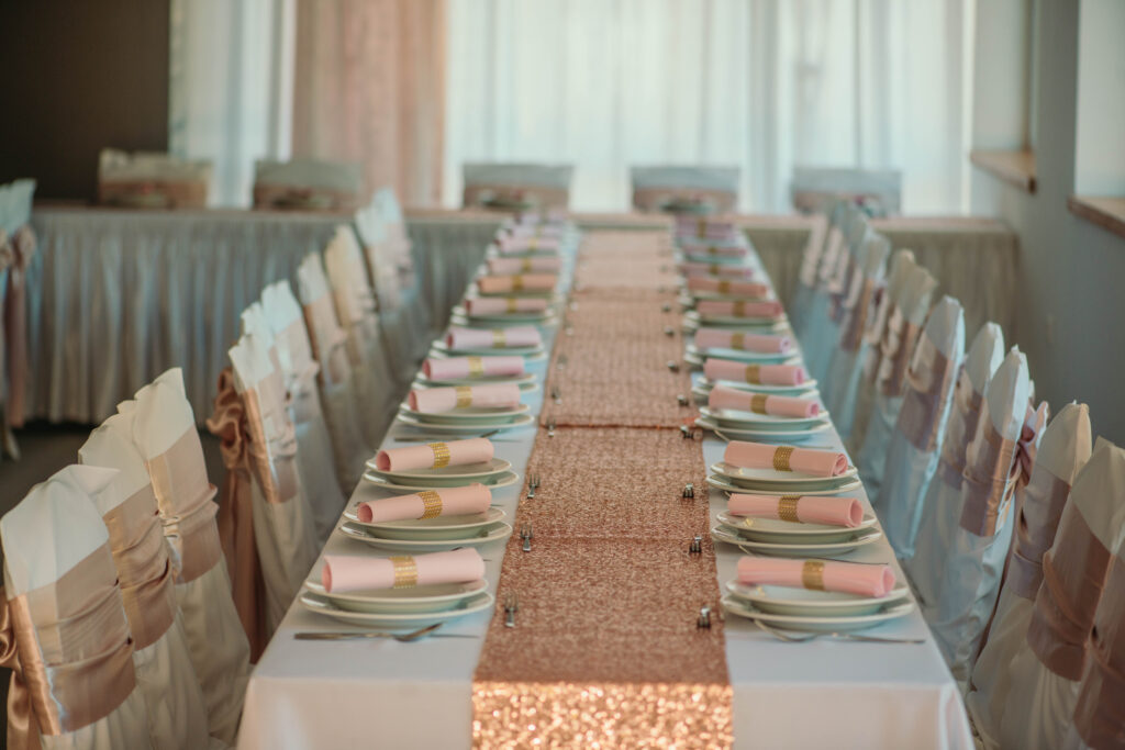Siófok esküvő helyszín 2020 szeptember feldíszített asztal
