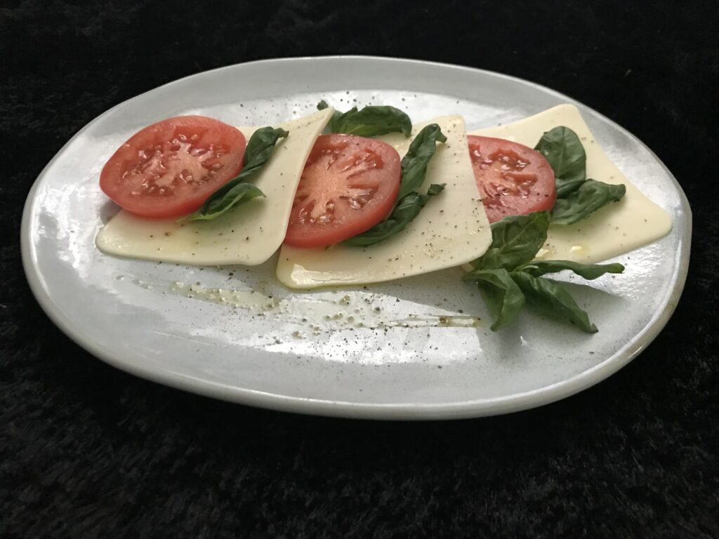 Vegán mozzarella paradicsommal